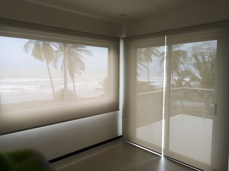 Sunscreen single roller blinds